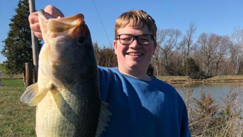 Cohen Naulty, 17, was eating lunch with his friends at Beer 22 in Lynchburg recently when he decided to pick up the US$45 tab. Image: Facebook/Cohen Naulty