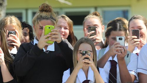 Aussie schools banning students from posting pictures of classmates online