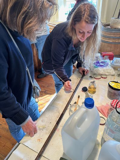 Heather Berry provides conservation advice to community members in Robe.