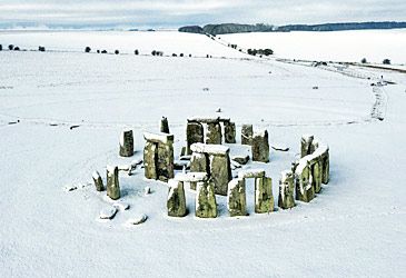 Stonehenge is situated on which English tableland?