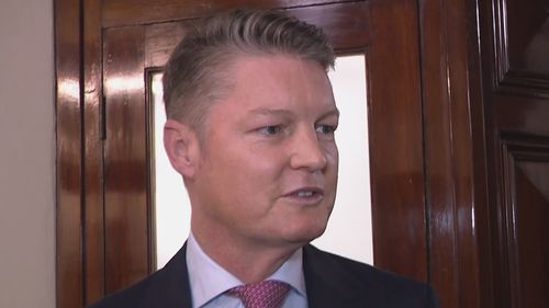 Ben Carroll afirmou que estava feliz por permanecer no cargo de Ministro da Educação.