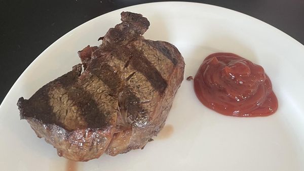 steak debate on reddit over tomato sauce