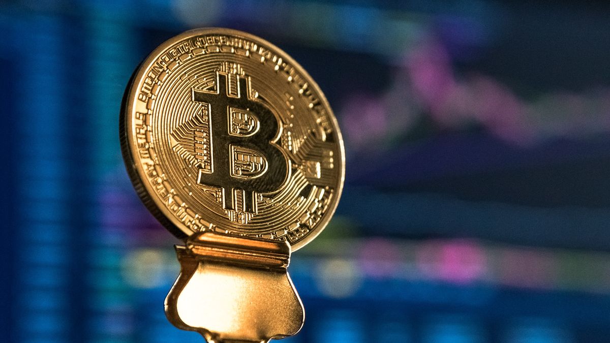 Bitcoin crash threatens to crush cryptocurrency exchange Coinbase
