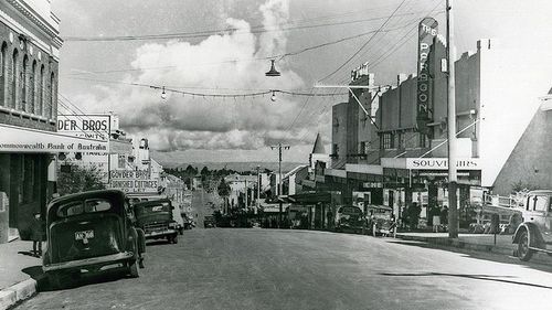 Katoomba street in 1940. 