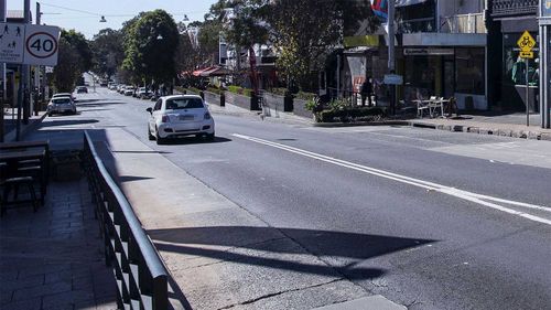 Rue Norton à Leichhardt.  Un café a été fermé dans la rue pour des violations présumées du COVID-19.