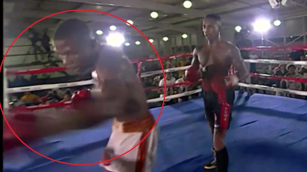 Frightening moment boxer forgets where he is during title fight