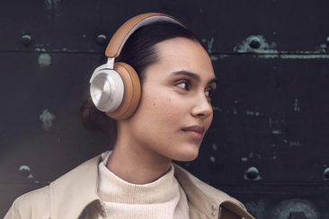 9PR: Hundreds slashed off big-brand noise-cancelling headphones
