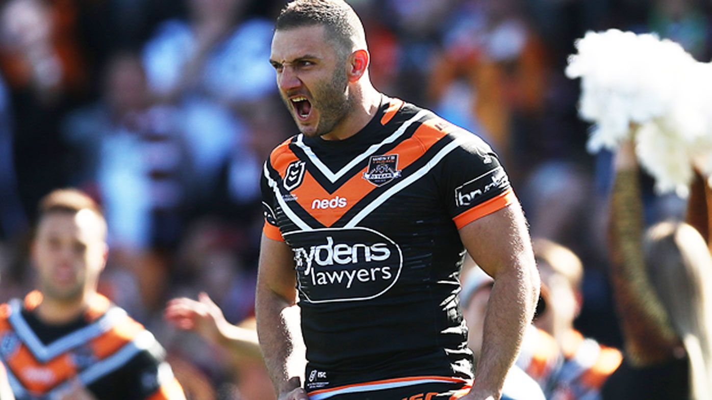 Inside Robbie Farah's 'crazy' NRL farewell playing with a broken leg in loss to Cronulla