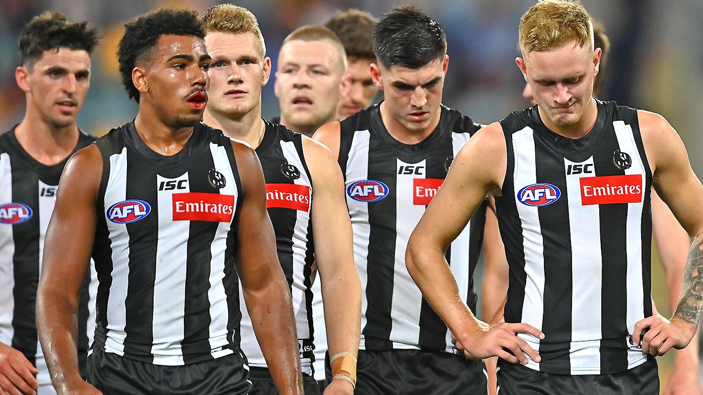 Collingwood walk from the ground at half time 