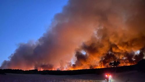 Strong easterly winds are set to hamper efforts to control a fire emergency in the Shire of Gingin, north of Perth. 