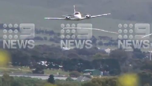 A pilot has made a stunning emergency landing at a South Australian airport after his small plane's landing gear got stuck.