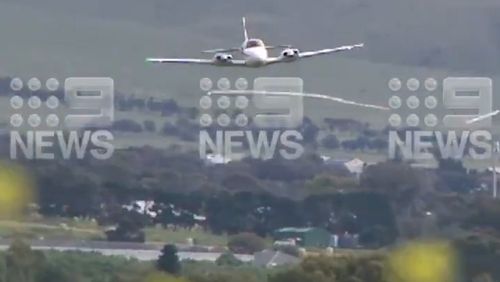 A pilot has performed an amazing emergency landing at an airport in South Australia, after his small plane's landing gear became stuck.