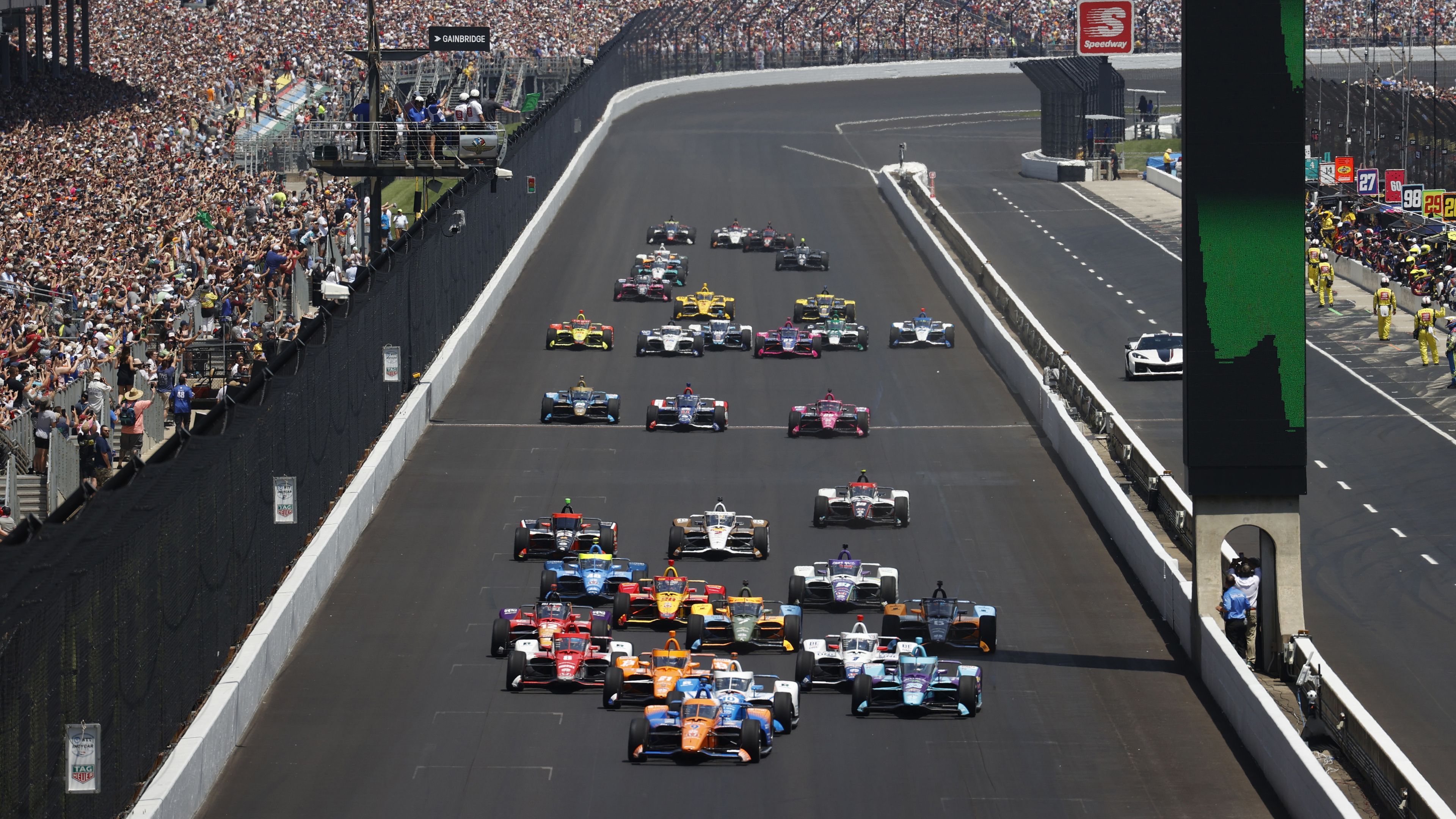 Scott Dixon leads the field into turn one at the 106th Indianapolis 500.