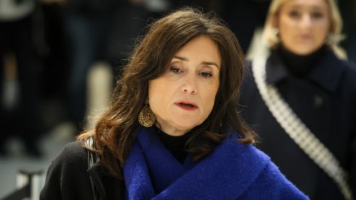 Sandrine Josso disse que rapidamente começou a se sentir mal depois de beber champanhe, sofrendo palpitações cardíacas e tremores incontroláveis.