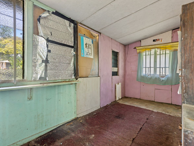 Seaside cottage in Queensland on offer for just over $550,000 but "entry is at your own risk".
