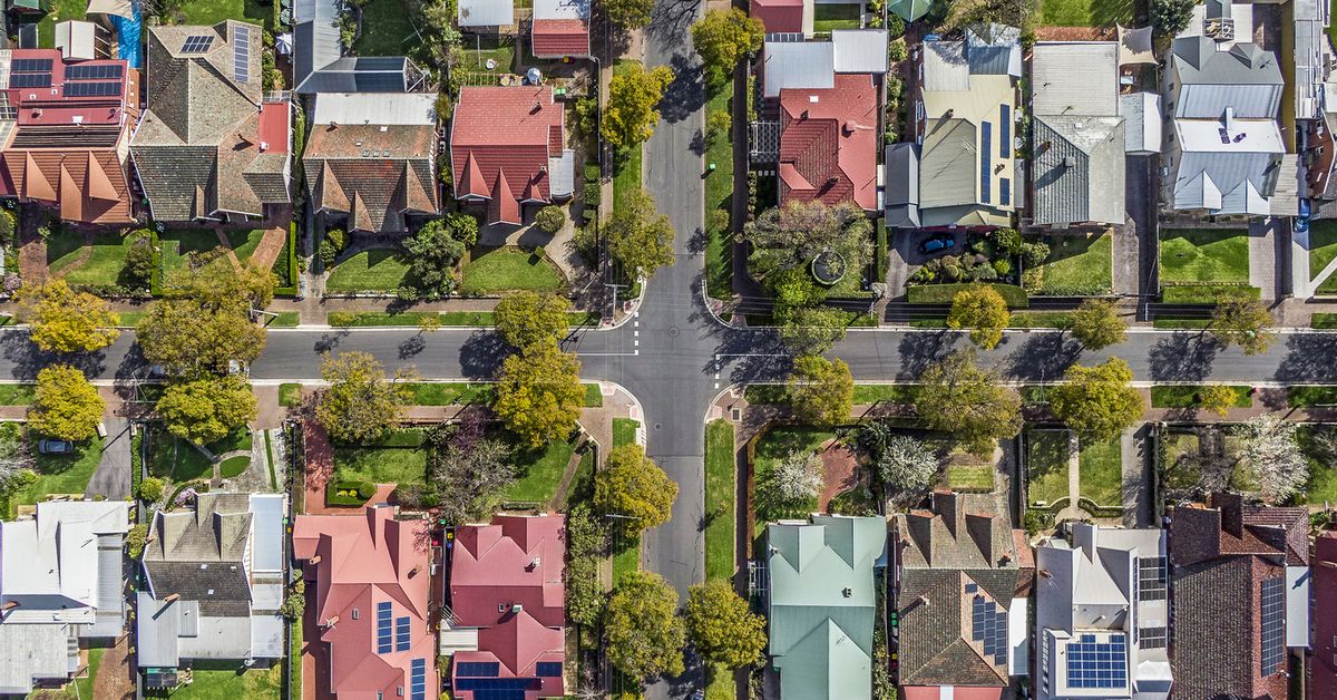 Stressed Aussies adding years of debt to make home payments