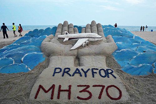 Pray for MH370 beach sculpture