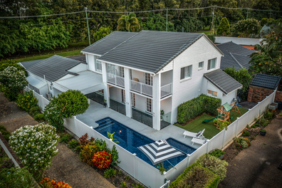 Influencers Chloe Szep and Mitch Orval make $900,000 profit on sale of Gold Coast home in under a year