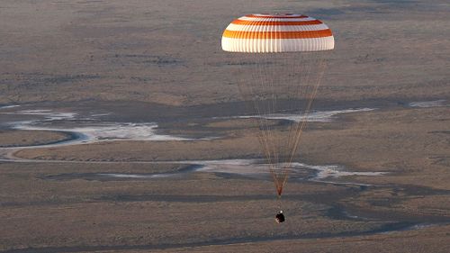 Record-holding US astronaut and two Russians return to Earth