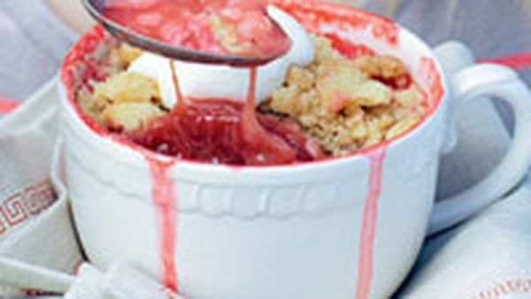 Rhubarb and strawberry crumble