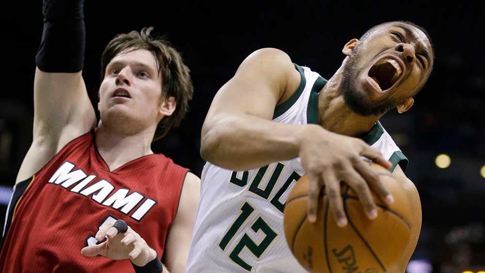Bucks' Parker injures knee, out for year