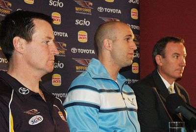 At the end of 2007 , Judd requested a trade to return to Victoria for family reasons.