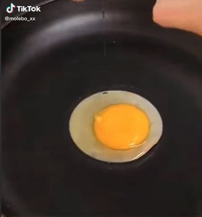 perfectly round fried egg hack