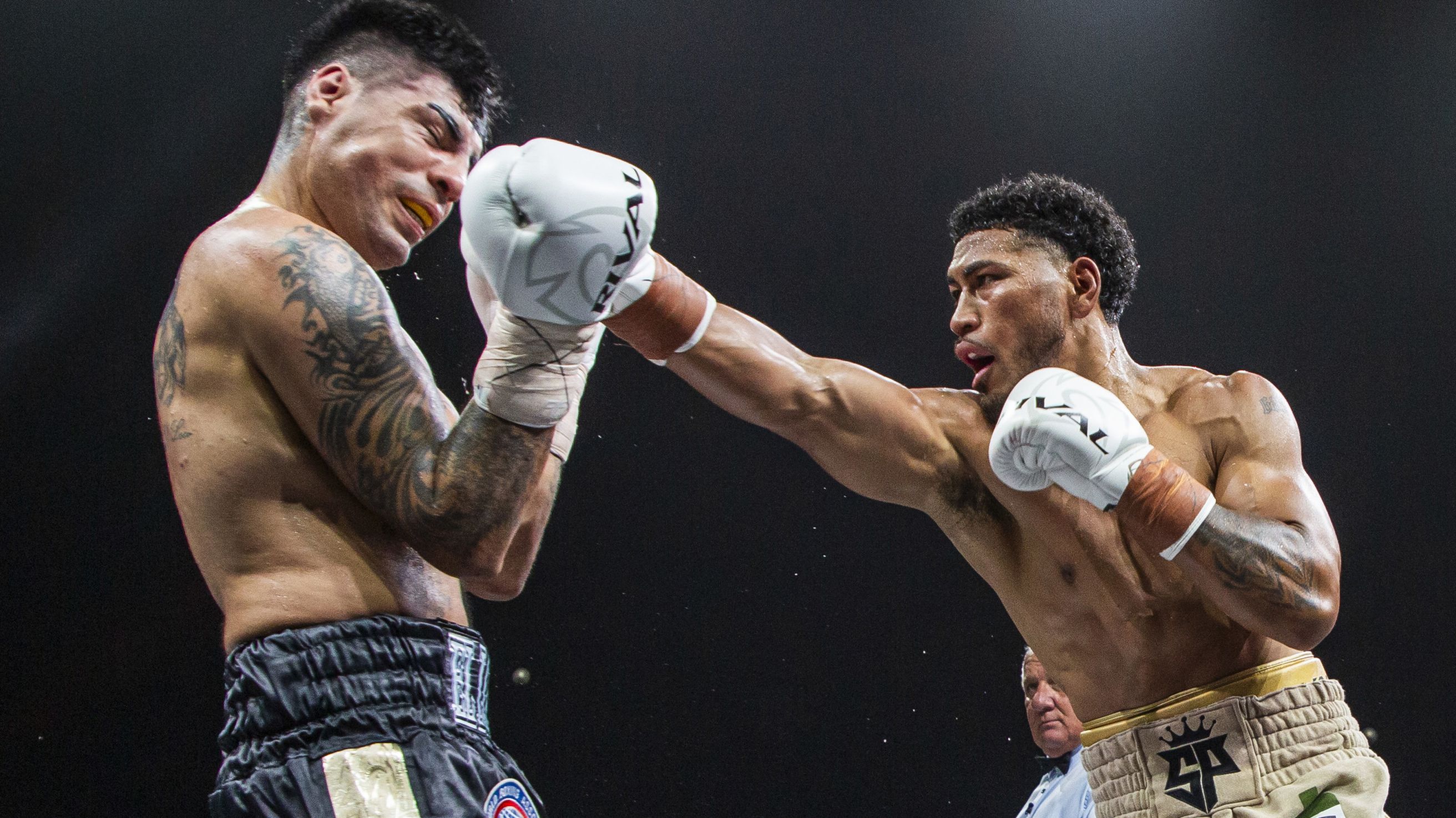 Paulo Aokuso punches Gabrial Omar Diaz in Battle on the Reef.