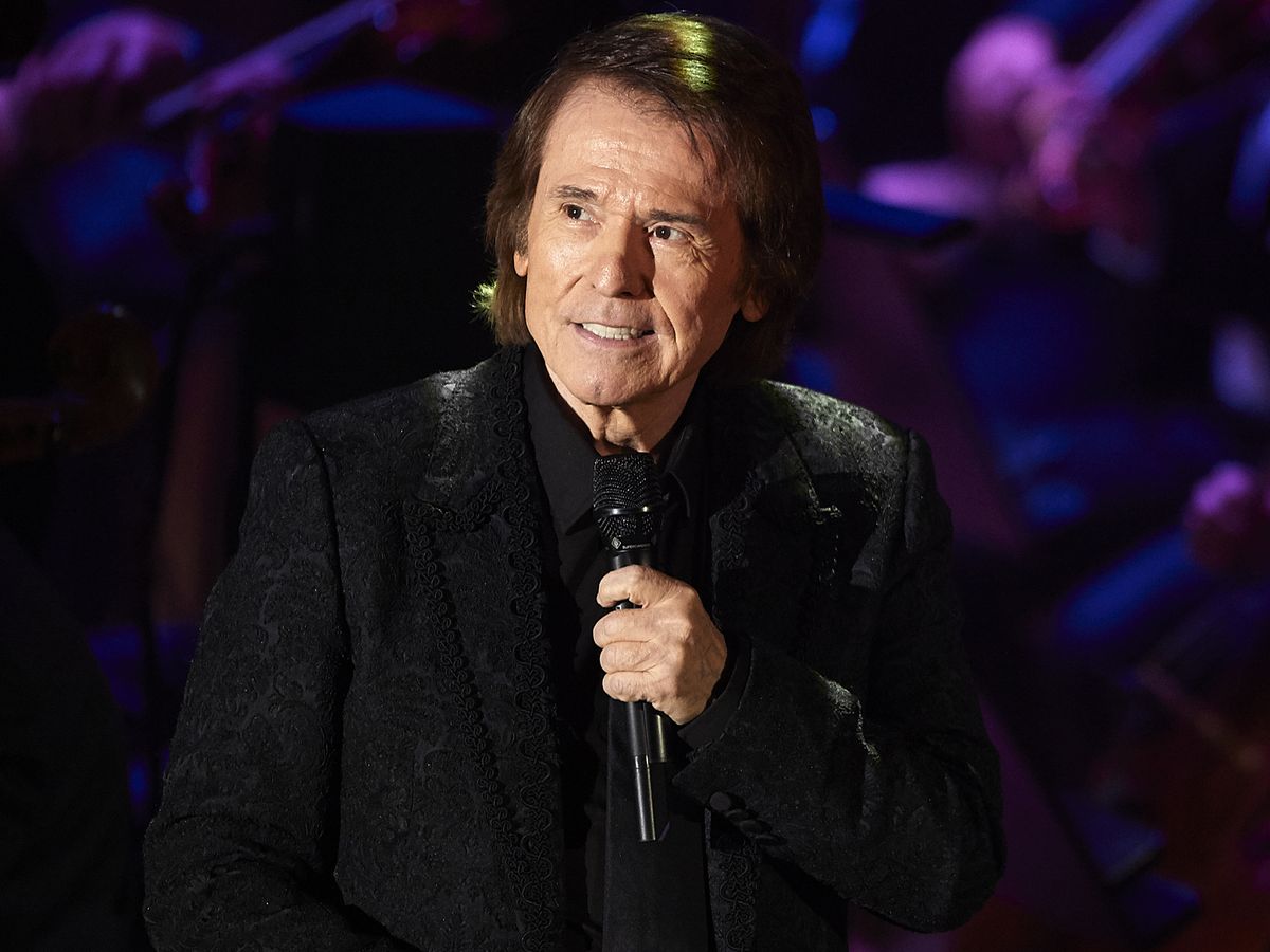 Raphael health update: Legendary Spanish singer diagnosed with rare brain  cancer aged 81 - 9Celebrity