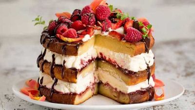 Recipe:&nbsp;<a href="http://kitchen.nine.com.au/2016/05/05/10/08/carolyn-hartzs-sugarfree-vanilla-layer-cake" target="_top" draggable="false">Carolyn Hartz's sugar-free vanilla layer cake</a>