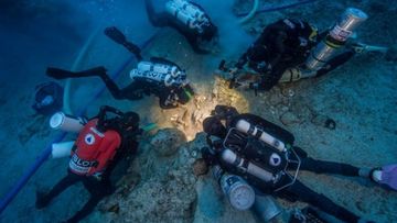 Archaeologists excavate the Antikythera shipwrecks' skeletal remains. (Brett Seymour)