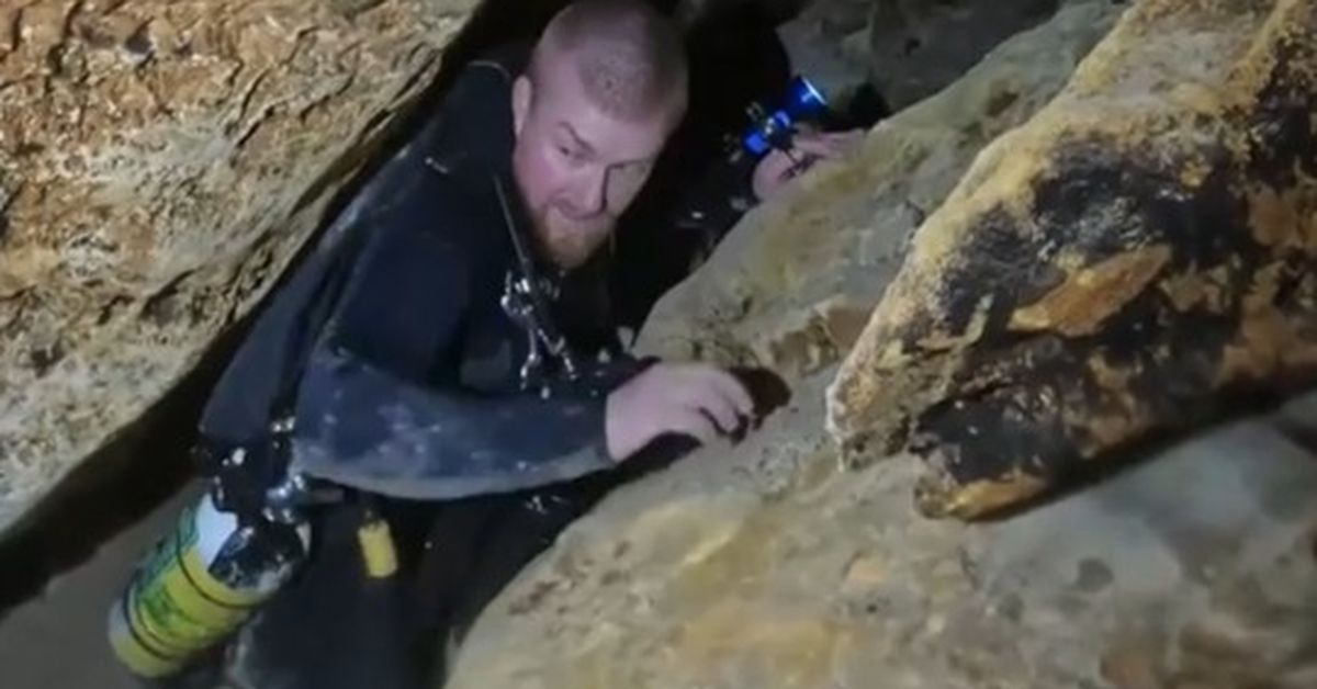Aussie diver on 'pretty full on' operation to free villagers trapped in Laos cave