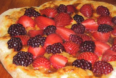 <strong>Fruit pizza</strong>