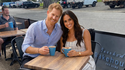 Emily e Steve acharam que esta foto de IA de Harry e Meghan ‘visitando’ seu café foi um pouco divertida.