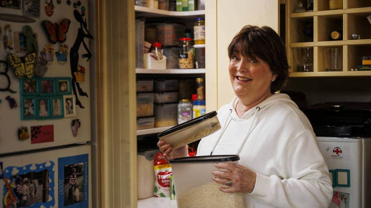 5 Minute Kitchen Organisation Tip - Tame Your Tupperware!