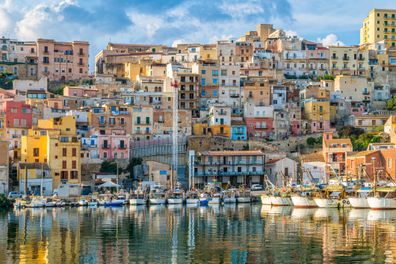 Europe travel: Italian hotspot in Sicily is turning tourists away as it ...