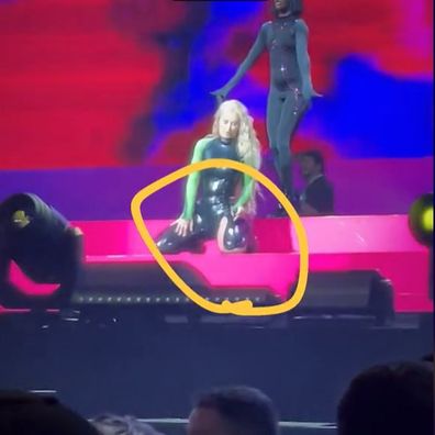 Iggy Azalea pants rip on stage saudi arabia