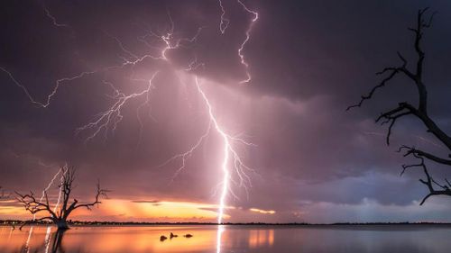The lightning in Lake Bonney. (Kirsty Morrell)