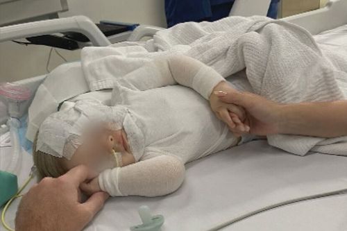 A baby boy is in hospital recovering from a horrific burns after a stranger poured hot coffee over his head in a Brisbane park. The infant, who cannot be identified under Queensland law as a child victim of crime, has suffered burns to his face and chest. The nine-month old and his mother were ambushed as they were enjoying a picnic at Hanlon Park in Stones Corner at about midday yesterday. 