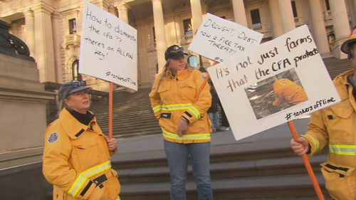 D﻿ozens of firetrucks have descended onto Melbourne's CBD in protest ahead of the state budget being revealed today. 