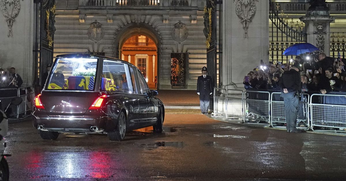 Live updates: Queen's coffin arrives at Buckingham Palace; King Charles III meets leaders in Northern Ireland; Princess Anne's tribute to mother; Man charged with heckling Prince Andrew - 9News