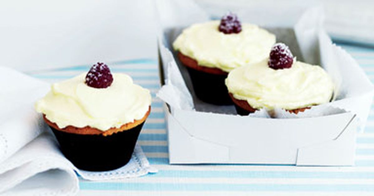 Raspberry cupcakes with cream-cheese icing - 9Kitchen