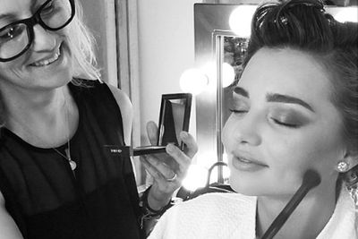 So, you don't wake up like this? This make-up action shot has been the go-to for A-listers this awards season. Here's Miranda Kerr showing us how it's done.