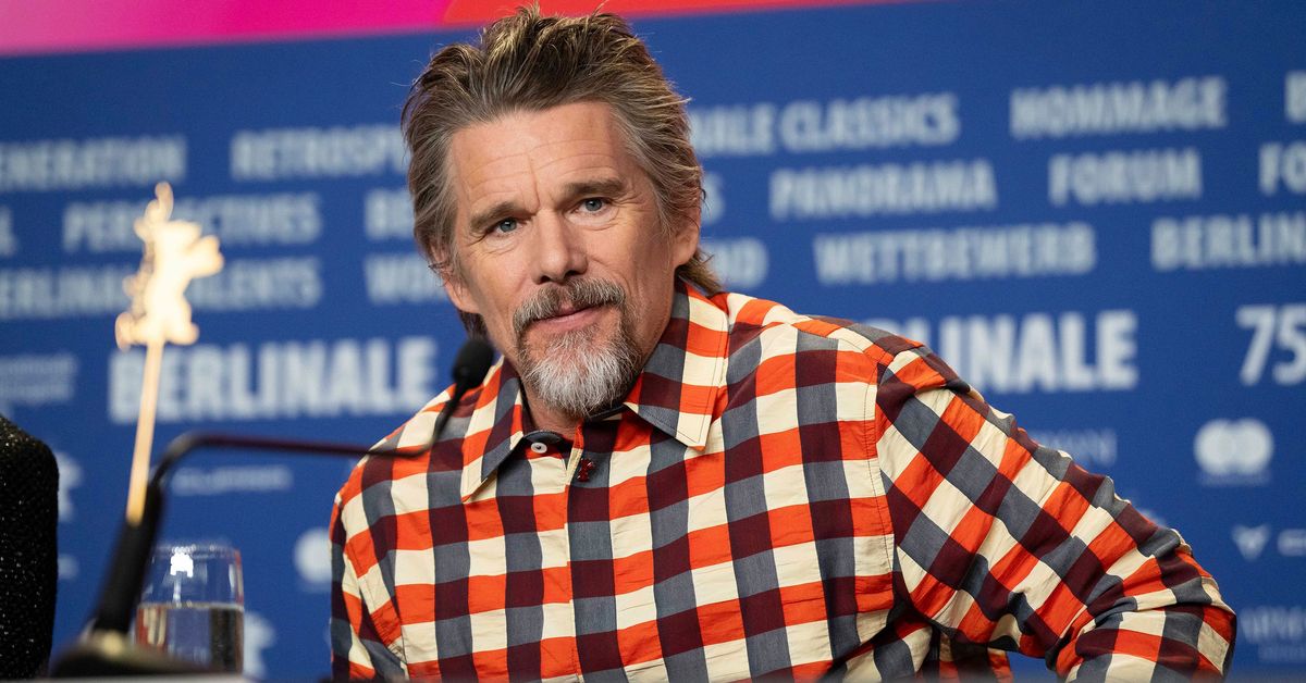 Ethan Hawke News: Bintang Dead Poets Society mengatakan casting aktor berdasarkan media sosial mereka adalah ‘gila’