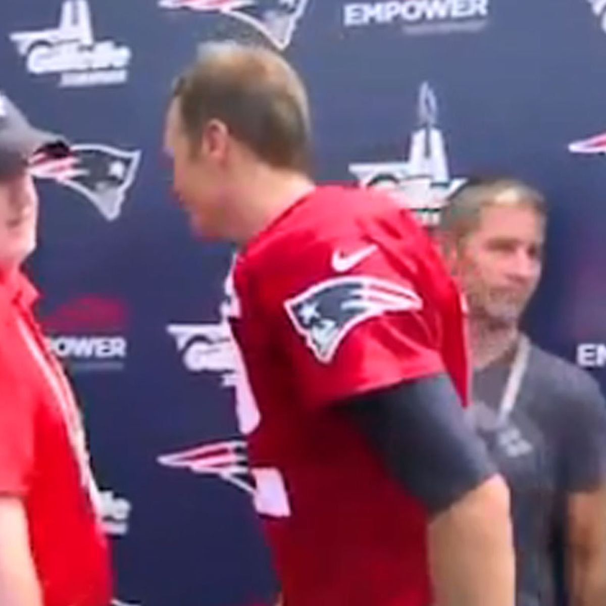 Tom Brady ends press conference after question about Alex Guerrero