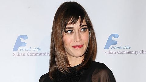 Naked and drunk: Lizzy Caplan reveals unique acting technique - 9Celebrity