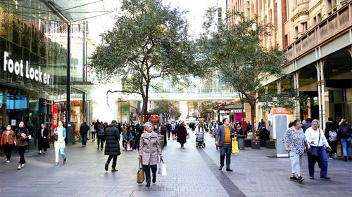 Les hausses de taux d'intérêt pourraient réduire les dépenses de consommation dans des endroits comme le centre commercial Pitt Street de Sydney (photo).