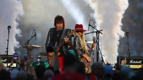 Sambora and Orianthi. (Getty)