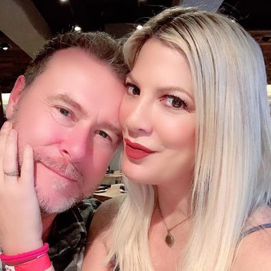 Tori Spelling, Dean McDermott selfie