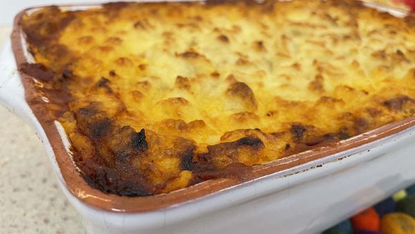 Cheat&#x27;s bargain shepherds pie